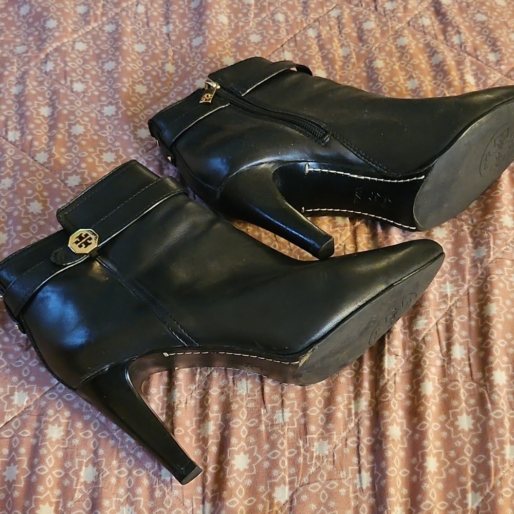 Tory Burch Black Leather Pointed-Toe Ankle Booties with Gold Logo Accent